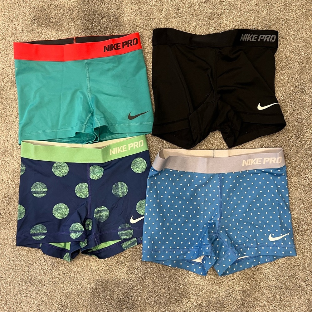 NIKE COMPRESSION SHORTS